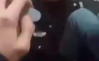 女警把走失男童小脚放进怀里取暖！网友：“太暖了” ！