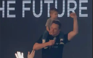 马斯克视察德国工厂复产 现场高呼：“嘿！德国真棒！”