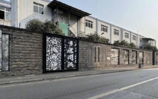 宜宾一文化墙被吐槽像灵堂 ！官方回应：各人审美水平和审美角度不一样 ！