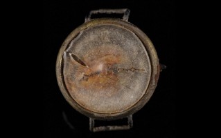 广岛核爆“幸存手表”拍出3.1万美元：时间停留在爆炸时刻 ！