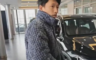 让你瞧不起人！男子穿睡衣买车无人理去隔壁全款买奥迪 网友看爽 ！