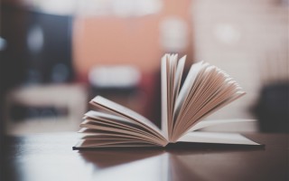 哈尔滨一高校晒出用“冰”做的录取通知书：每一份都独一无二 !