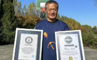 63岁大爷投篮投出2项世界纪录 ！​网友：感受到运动的快乐，赞！