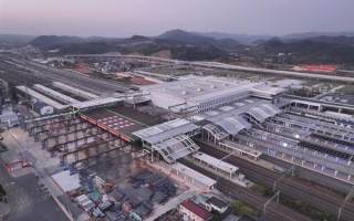 世界首例大型站改钢结构整体跨线顶推：横跨京九、武九等10条铁路 !
