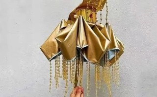 全网最听劝伞老板爆火：一年卖了100多万把伞 业绩翻10倍 ！