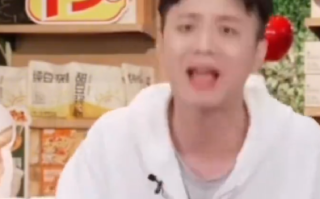 东方甄选主播天权摔手机挑衅粉丝 ！直言：拉黑之前买一单搞垮我们！