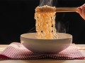 男子为鉴别预制菜要求炒菜不放盐：豆腐要切三角形 !