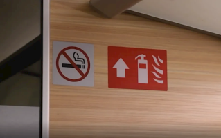 男子火车上抽烟触发自动报警致列车降速 被罚1000元 ！