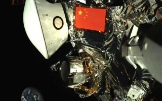 今天国庆节！我国天问二号最新影像发布：五星红旗与地球同框 !