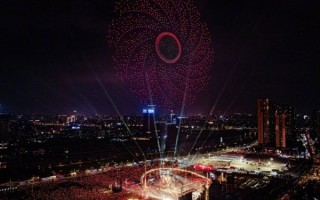 华晨宇用2000架无人机复刻日出 喊话歌迷：你们就是我的太阳 ！