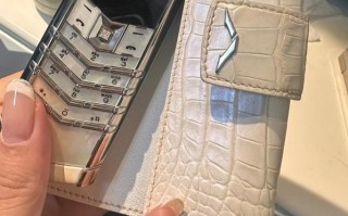 16万买的威图手机二手只值3000元 网友：堪比钻戒 ！