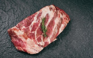 韩国烤肉店一片肥肉70多元人民币：韩国网友纷纷谴责 !