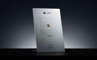 雷军展示玄戒O1创始纪念品：芯片本体+设计图 网友强烈建议上架 !