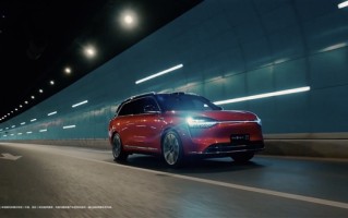 华为问界M9百万像素智能灯光系统公布：可实现100+英寸巨幕投影 ！