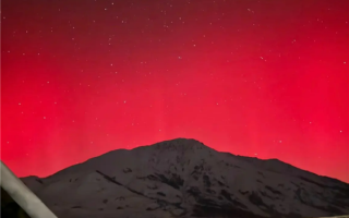 剧烈日冕物质抛射活动后：新疆出现罕见全红色极光 ！