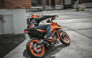 3万9千8！全新KTM 390 DUKE上市：单缸四冲程可弹射起步 !