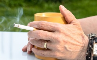 吸一支烟寿命平均缩短20分钟！研究：吸二手烟后代跟着遭殃 或有终生肺病风险 !
