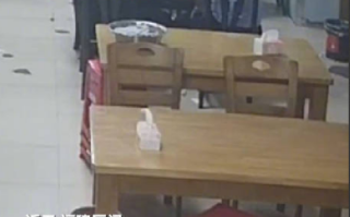 民警吃饭遇嫌疑人当场“打包”带走 ！​网友：缘分很奇妙！