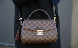 高仿LV包装只需30元：吊牌、盒子和说明书都在内 ！