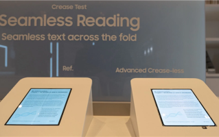 全球首款无折痕面板来了！三星发布全新折叠屏OLED面板 ！