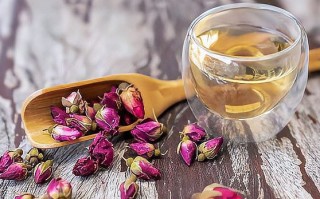 喝玫瑰花茶会上火吗（评估喝玫瑰花茶是否容易上火） ！