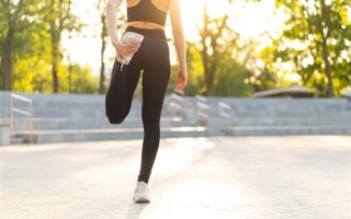 女子穿高跟鞋跑步摔残：被判自担八成责任 !