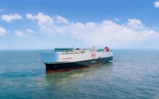 比亚迪“出海舰队”首船交付离港：能装7000台车 从深圳运往欧洲 ！