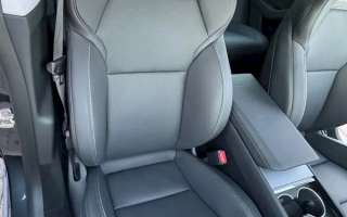 赛车桶椅+碳纤维饰板！新款特斯拉Model 3高性能版内饰曝光 !