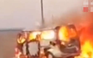甘肃武威致8死车祸画面曝光：面包车被大火烧成空架子 ！