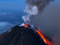 俄堪察加半岛8.7级强震后 欧亚大陆最高活火山喷发：火焰滔天 !