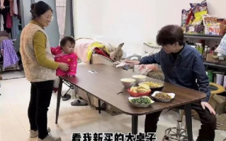 胡锡进谈亮亮丽君准备回老家：大城市里无根的“小人物”们能够过得下去很重要 ！
