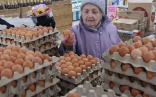 老太视频连线普京:鸡蛋价格太高了，可怜可怜我们退休人员吧 ！