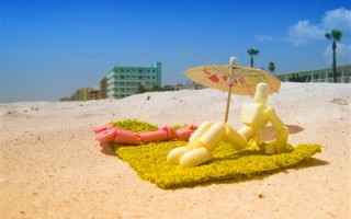 央视发文谈调休：放假绝不是假放 ！