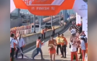 因马拉松冲线问题 香港田径总会致歉：系工作人员失误 ！