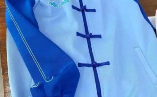 教体局通报学校校服被质疑像寿衣：该校服样式方案已被淘汰 ！