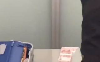 男子行李箱装百万现金出境：目前已按相关规定进一步处理 ！