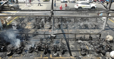 锂电池自燃 湖北42辆电动自行车烧成铁架 距离停车场几步之遥 !