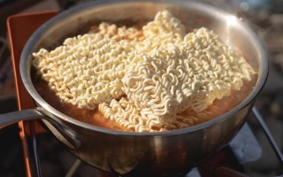你爱吃吗！各国人均方便面消费量一览：韩国仅第二 中国没进前三十 ！