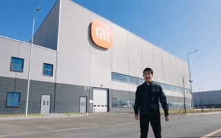 撒贝宁探访小米汽车工厂：76秒下线一台SU7 自研9100吨压铸岛 ！