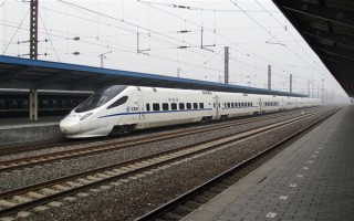 列车超员、火车票难抢！12306称车库的车都开出去了 ！