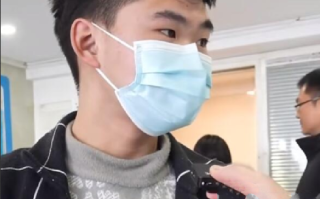 18岁父亲为4岁儿子落户现身亲子鉴定：生他时自己14岁，他妈妈20岁 ！