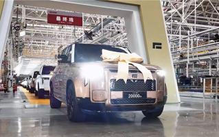 中东市场的“卫士杀手”！极石汽车第20000辆量产下线 ！