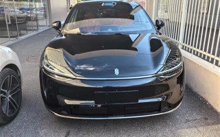 车标装上了！新款智界R7实车曝光：全黑化贼帅 !