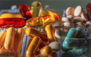吃胶囊药物一定不要用热水 医生：高温将导致胶囊外壳过早溶解 ！