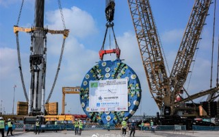 中国出口海外首台常压刀盘泥水盾构机：总重约3000吨 ！
