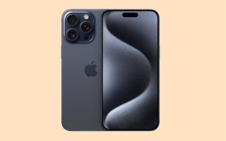 老外入手iPhone 15 Pro Max：对苹果换USB-C口不敢相信 ！