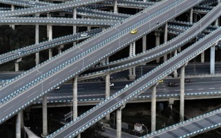 重庆铁路桥惊现第五层！不愧是魔幻8D城市 !