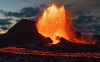 南极洲埃里伯斯火山持续喷金 每天喷出4.6万元黄金 ！