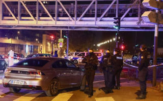 埃菲尔铁塔附近发生持刀袭击事件：导致1人死亡，2人受伤 ！