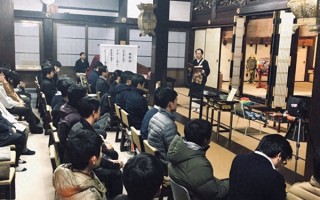 日本杀虫剂公司为昆虫举行追悼会：对着蟑螂、蚊子遗照诵经 ！